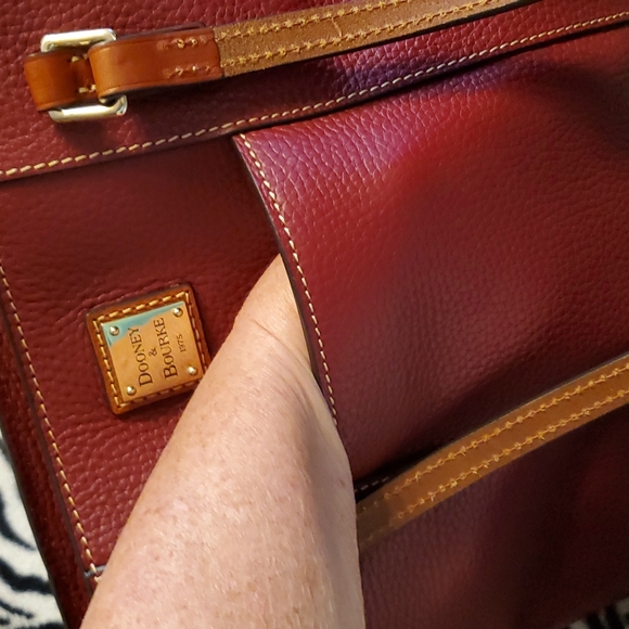 Dooney and Bourke Burgundy pebble leather bag NWOT - Picture 5 of 9